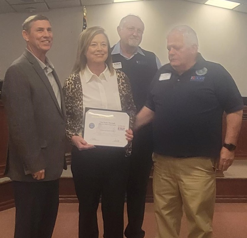 Mayor Randy Ross next to Police Chief Kelly Marshall as she receives the ESGR Service Member Patriot Award at the Feb. 7, 2023 City Council meeting